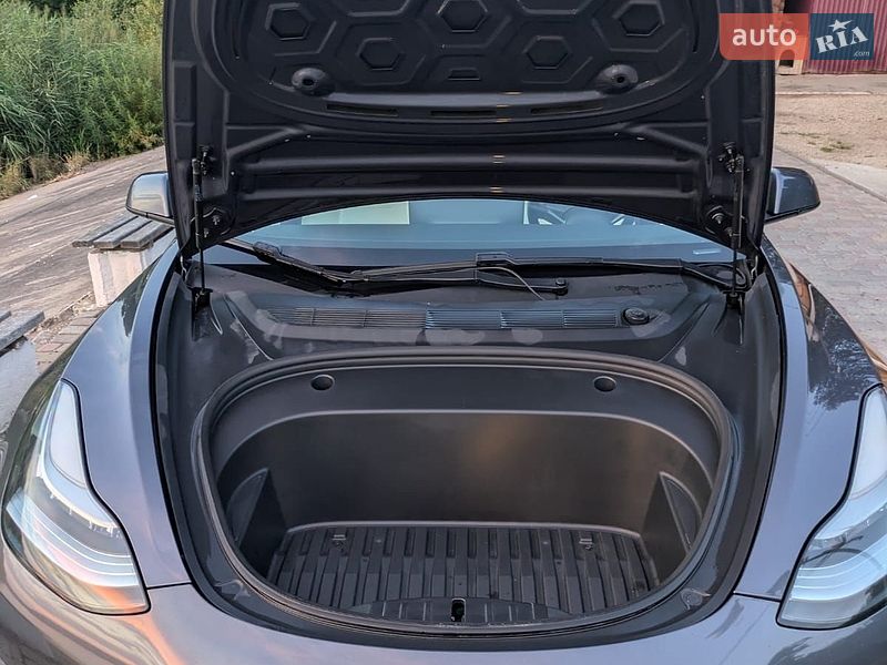 Седан Tesla Model 3 2020 в Ивано-Франковске