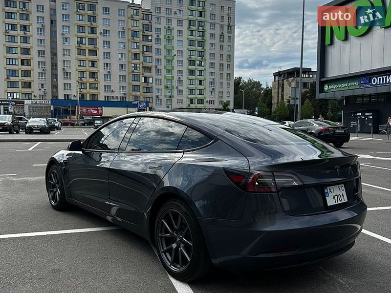 Седан Tesla Model 3 2020 в Киеве