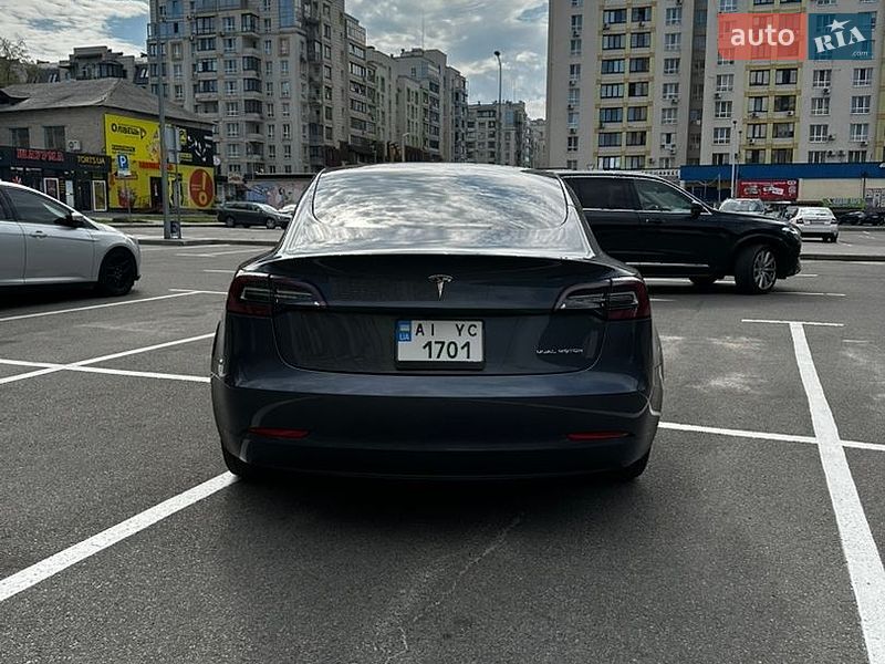 Седан Tesla Model 3 2020 в Киеве