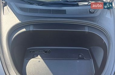 Седан Tesla Model 3 2019 в Львові