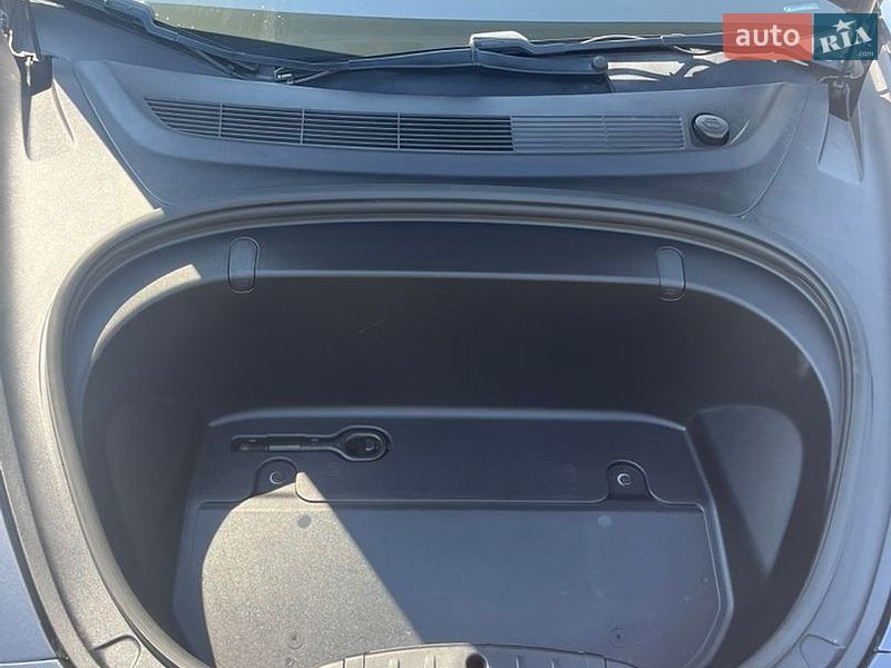 Седан Tesla Model 3 2019 в Львові