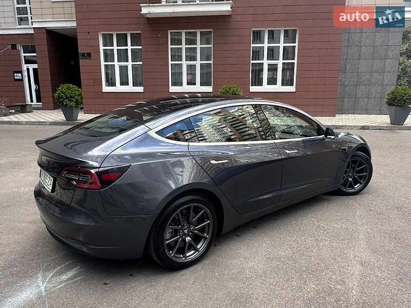 Седан Tesla Model 3 2018 в Києві