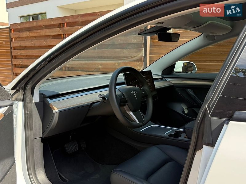 Седан Tesla Model 3 2023 в Києві