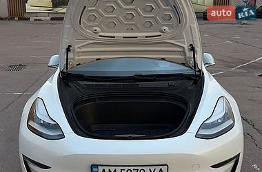 Седан Tesla Model 3 2020 в Житомире