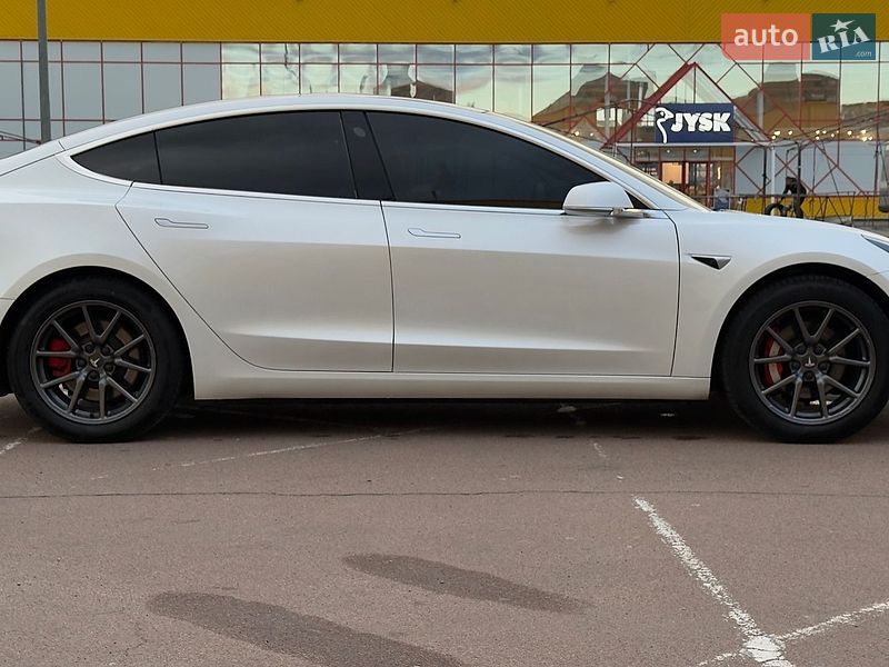 Седан Tesla Model 3 2020 в Житомире