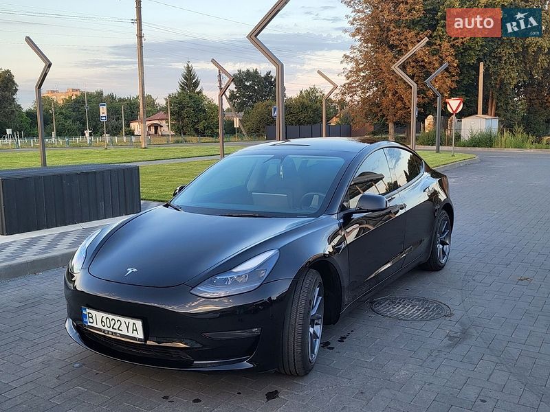 Седан Tesla Model 3 2023 в Лубнах