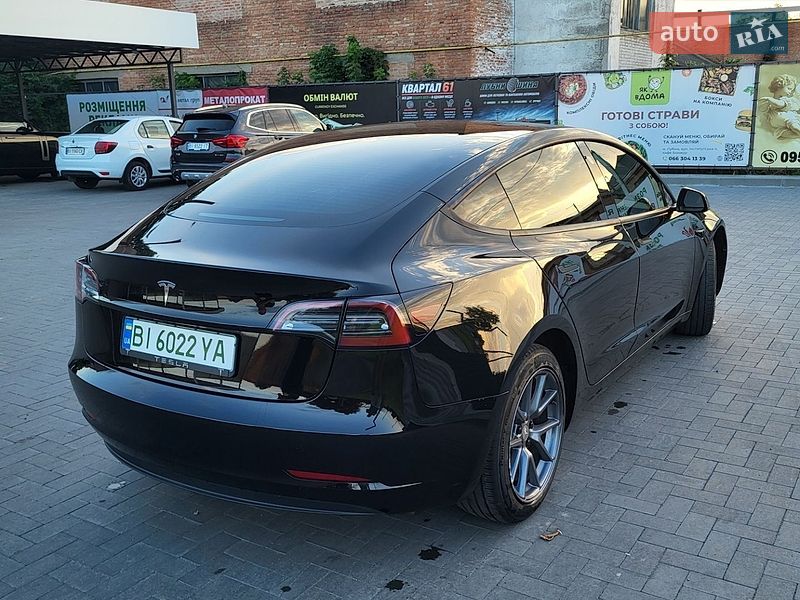 Седан Tesla Model 3 2023 в Лубнах