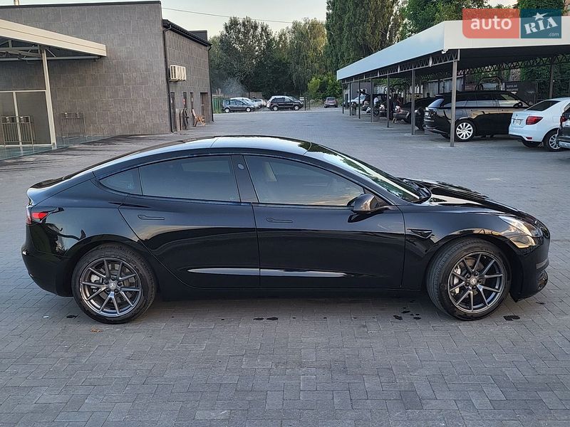 Седан Tesla Model 3 2023 в Лубнах