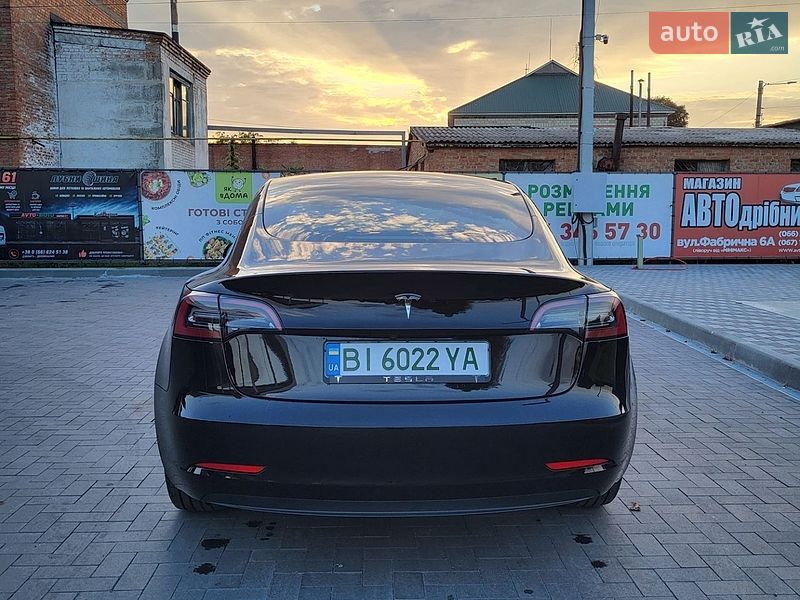 Седан Tesla Model 3 2023 в Лубнах