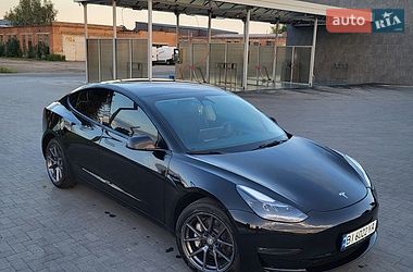 Седан Tesla Model 3 2023 в Лубнах