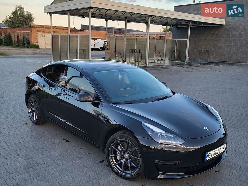 Седан Tesla Model 3 2023 в Лубнах