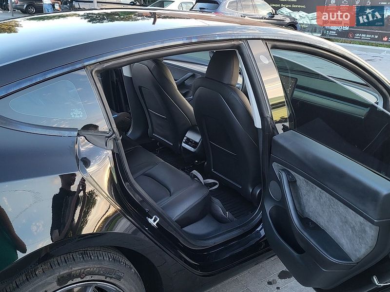 Седан Tesla Model 3 2023 в Лубнах