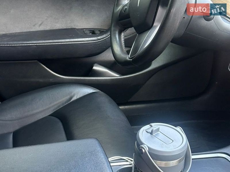 Седан Tesla Model 3 2021 в Львові
