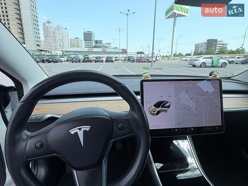 Седан Tesla Model 3 2019 в Киеве