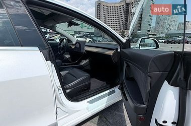 Седан Tesla Model 3 2019 в Киеве