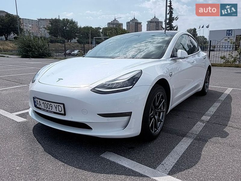 Седан Tesla Model 3 2019 в Киеве