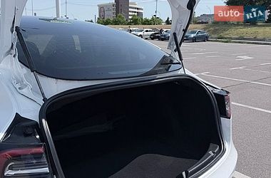Седан Tesla Model 3 2019 в Киеве
