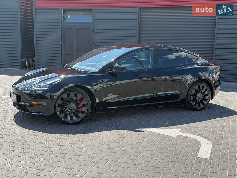 Седан Tesla Model 3 2022 в Києві