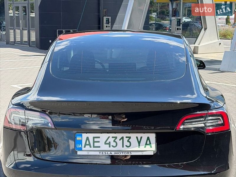 Седан Tesla Model 3 2022 в Києві