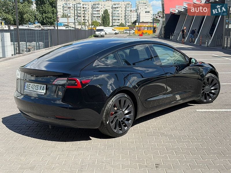 Седан Tesla Model 3 2022 в Києві