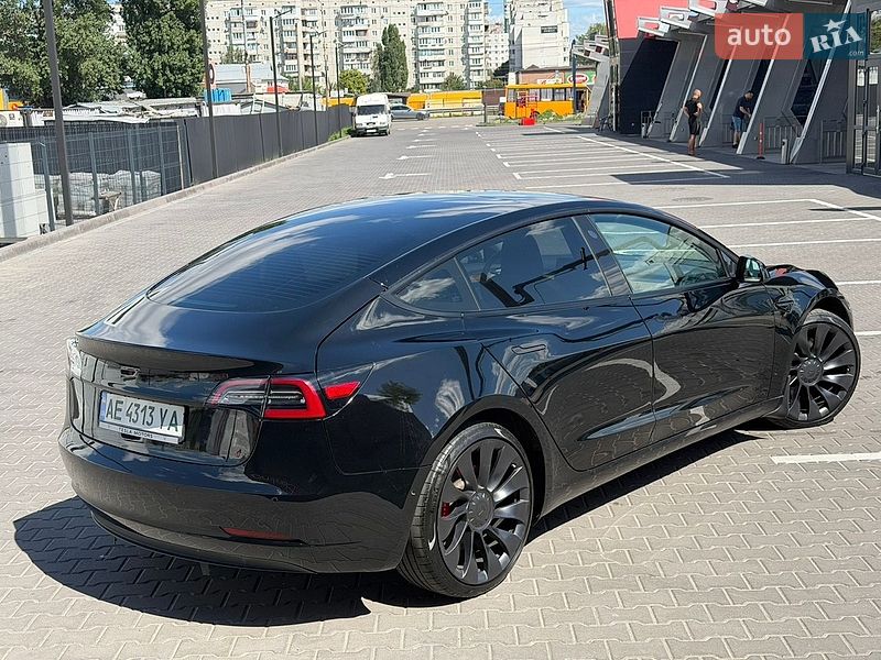 Седан Tesla Model 3 2022 в Києві