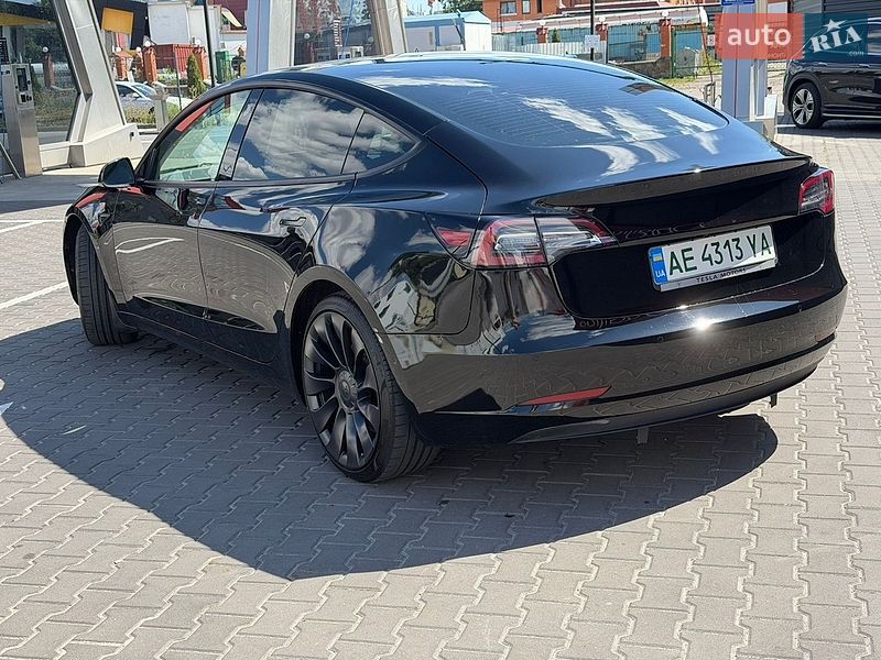 Седан Tesla Model 3 2022 в Києві