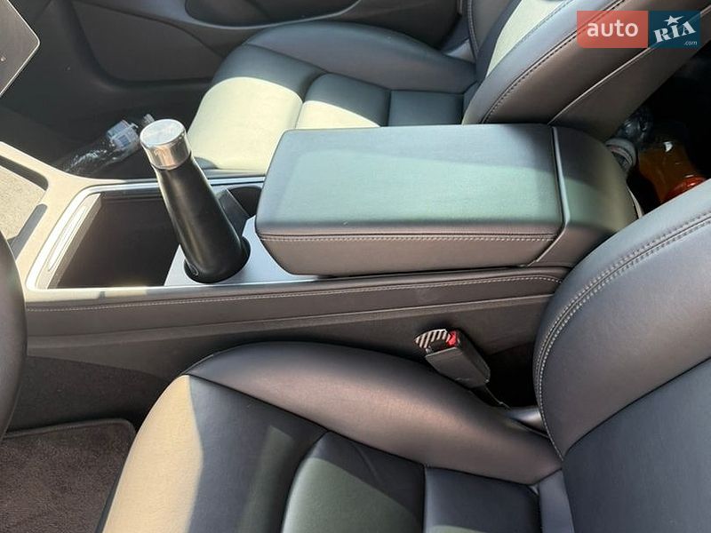 Седан Tesla Model 3 2022 в Києві