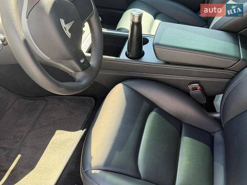 Седан Tesla Model 3 2022 в Києві