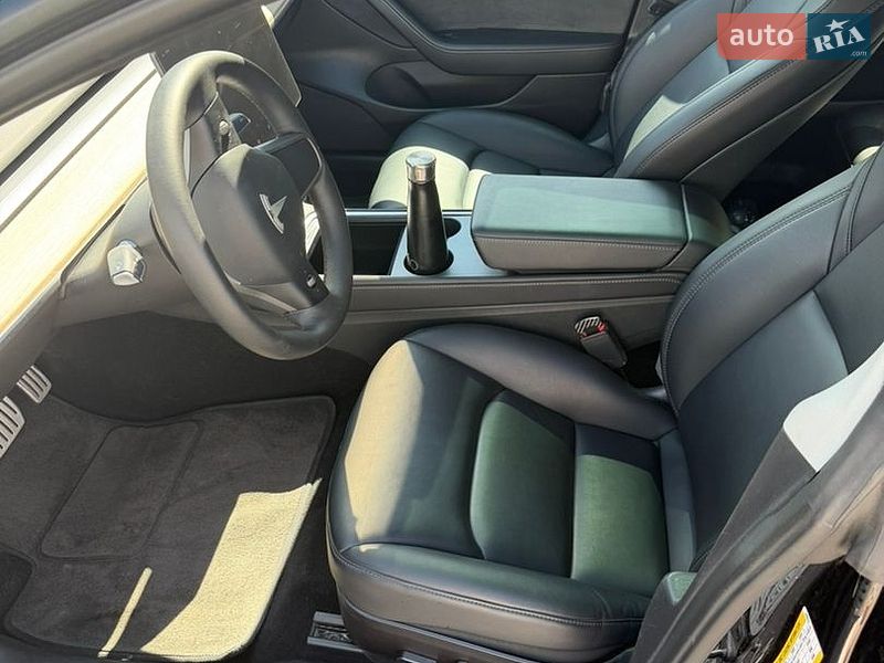 Седан Tesla Model 3 2022 в Києві