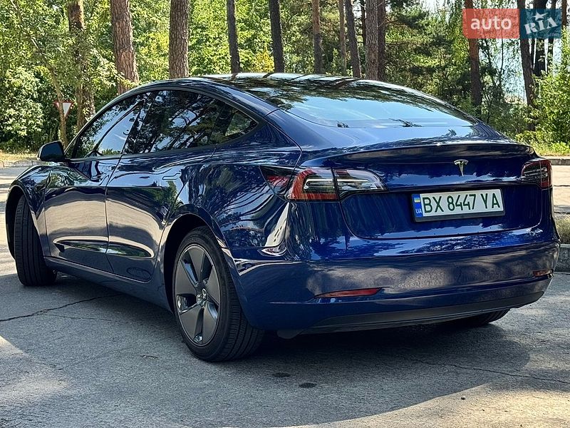 Седан Tesla Model 3 2023 в Нетешине