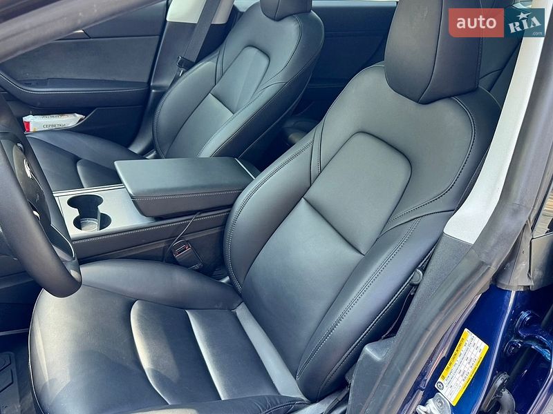 Седан Tesla Model 3 2023 в Нетешине