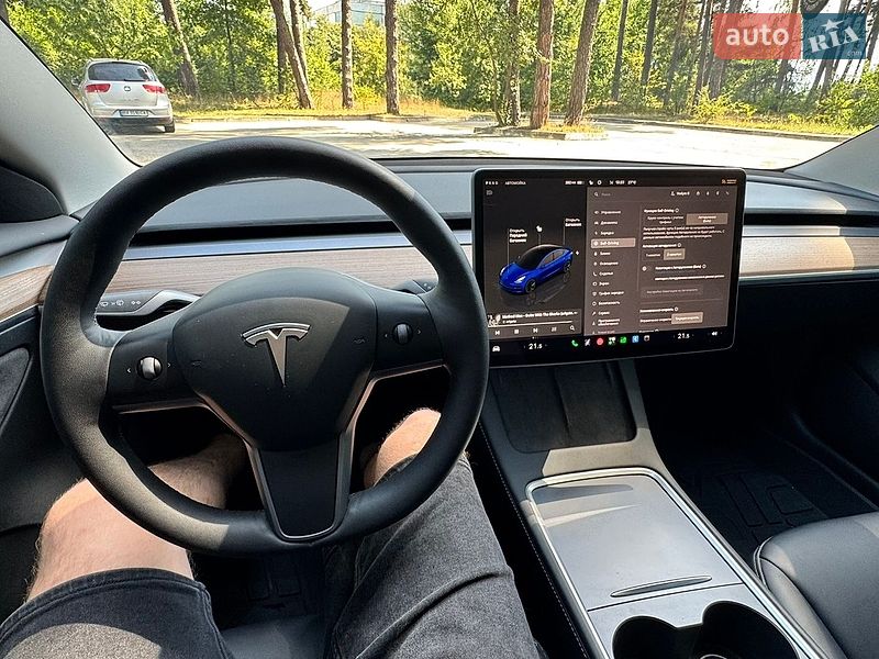 Седан Tesla Model 3 2023 в Нетешине