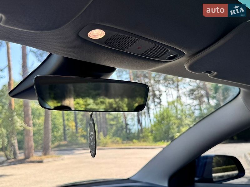 Седан Tesla Model 3 2023 в Нетешине