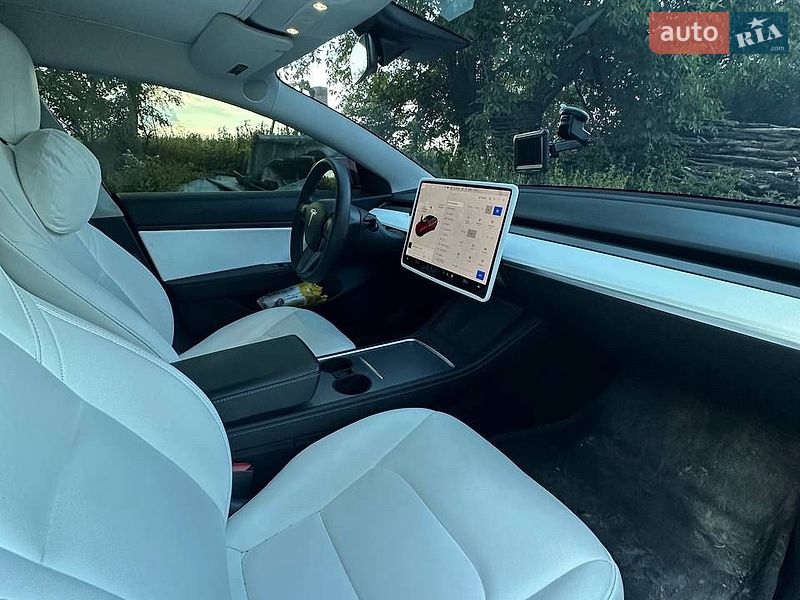 Седан Tesla Model 3 2020 в Киеве