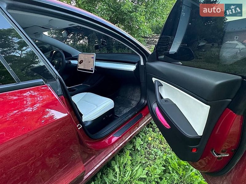 Седан Tesla Model 3 2020 в Киеве
