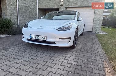 Седан Tesla Model 3 2019 в Ужгороді