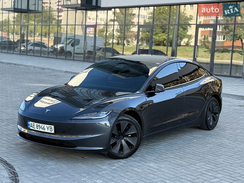 Седан Tesla Model 3 2024 в Дніпрі