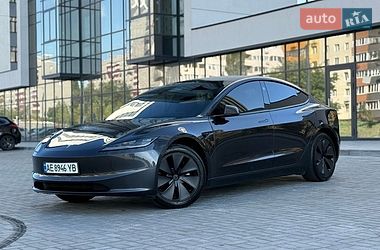 Седан Tesla Model 3 2024 в Днепре