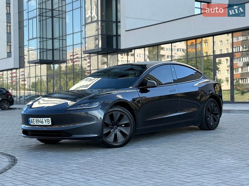 Седан Tesla Model 3 2024 в Днепре