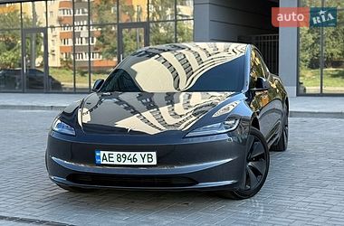 Седан Tesla Model 3 2024 в Днепре
