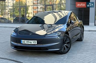 Седан Tesla Model 3 2024 в Дніпрі