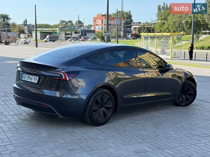 Седан Tesla Model 3 2024 в Днепре