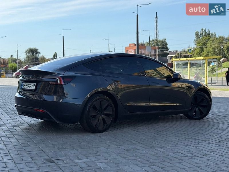 Седан Tesla Model 3 2024 в Днепре