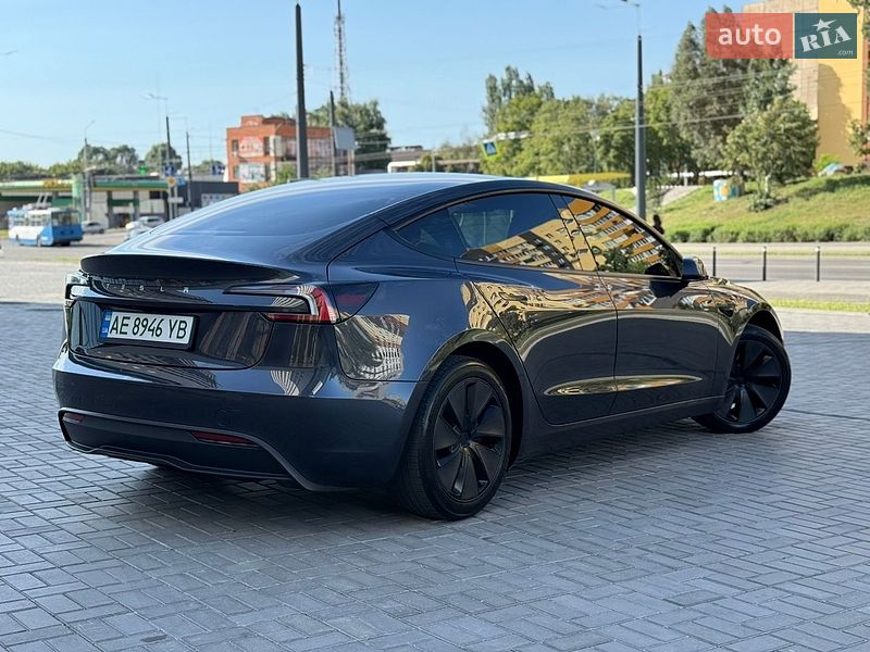 Седан Tesla Model 3 2024 в Дніпрі