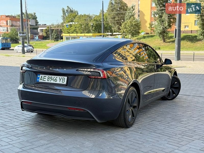 Седан Tesla Model 3 2024 в Днепре
