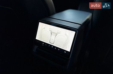 Седан Tesla Model 3 2024 в Дніпрі