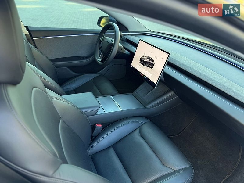Седан Tesla Model 3 2024 в Днепре