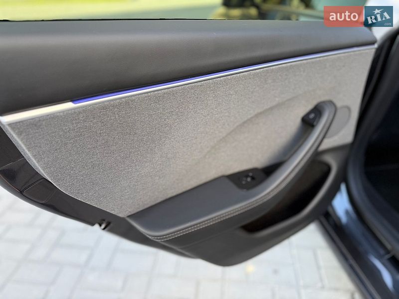 Седан Tesla Model 3 2024 в Днепре