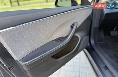 Седан Tesla Model 3 2024 в Дніпрі
