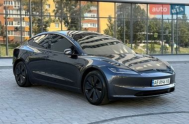Седан Tesla Model 3 2024 в Дніпрі